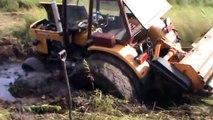 biggest CASE tractor accident, amazing tractor stuck in mud, Agriculture equipment acciden