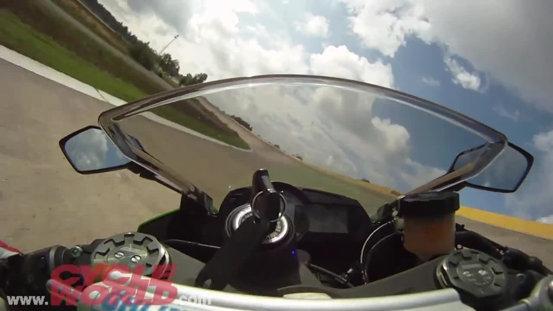 ⁣Top Speed Motorcycle Test of the Conti RoadAttack 2