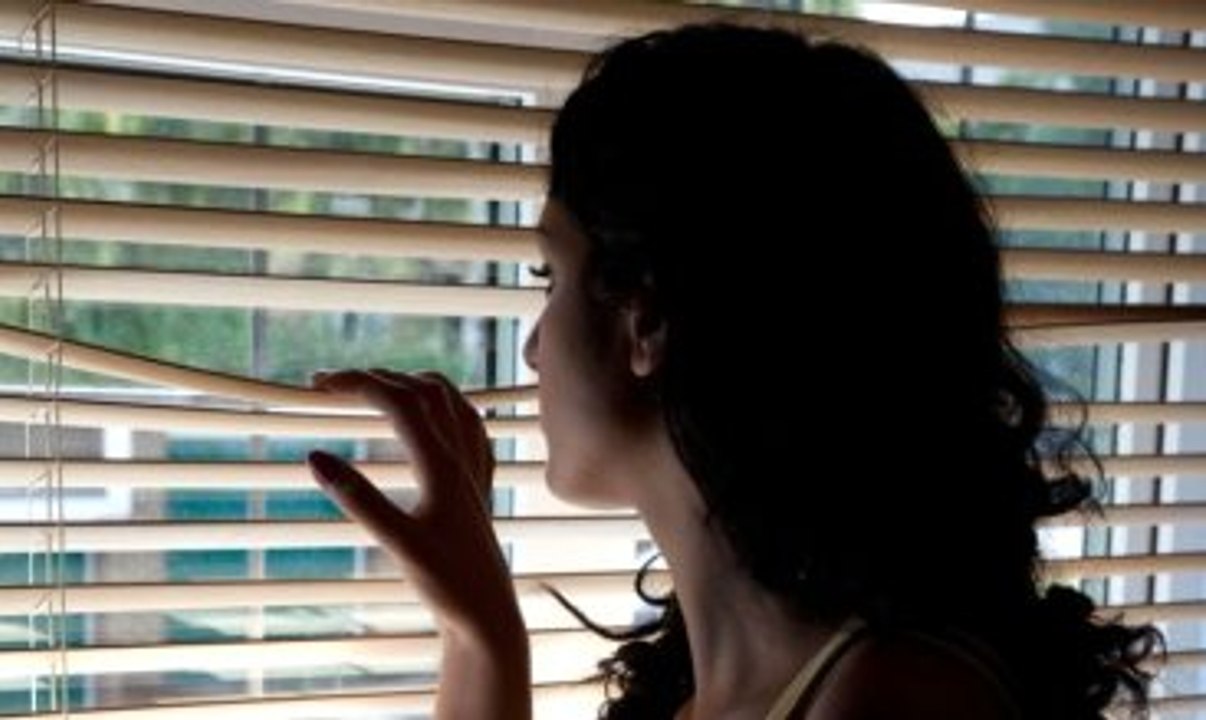 Kocasının Telefonuna Casus Program Yükleyen Kadına Hapis Şoku!