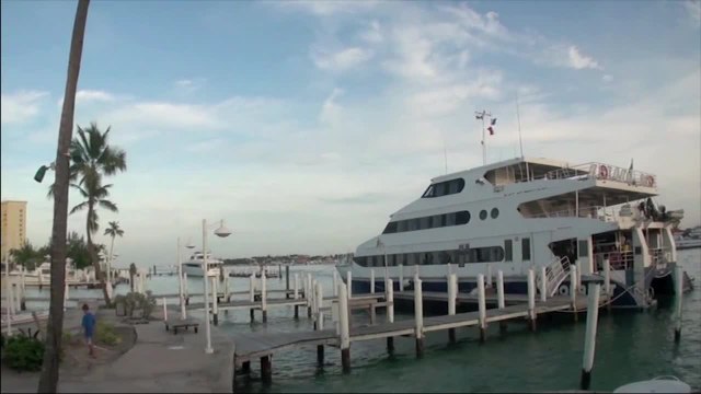 World's Best Diving and Resorts Video: Aqua Cat Cruises
