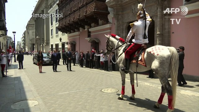 François Hollande accueilli par le président péruvien