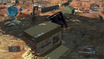 Un Gamer rusé se cache dans un carton pour faire des embuscades dans Metal Gear Online