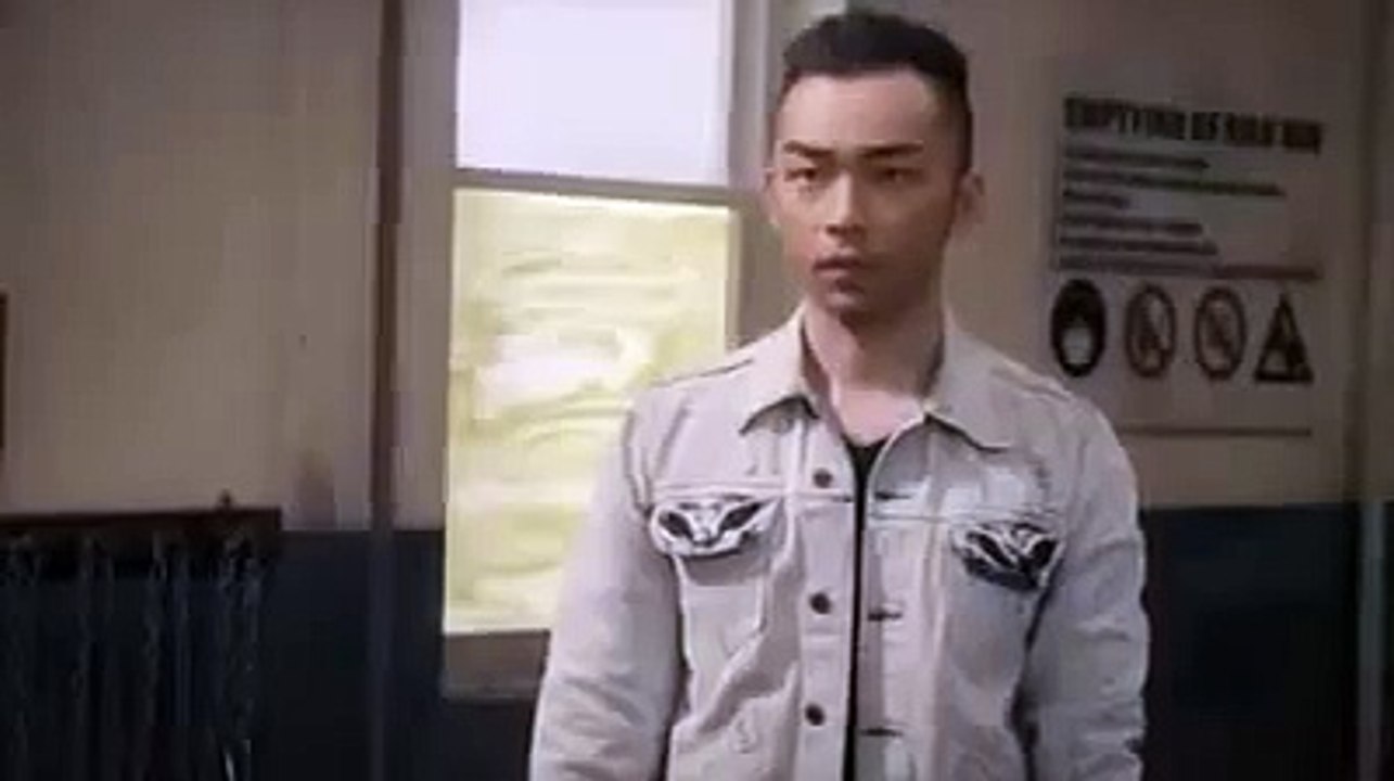 Огромный острый ноготь японца