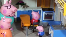 The holiday house of Peppa Pig- peppa pig toys, stories and episodes with toys
