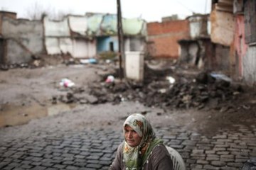 Sur'da Yaşayan Makbule Teyze'nin Feryadı