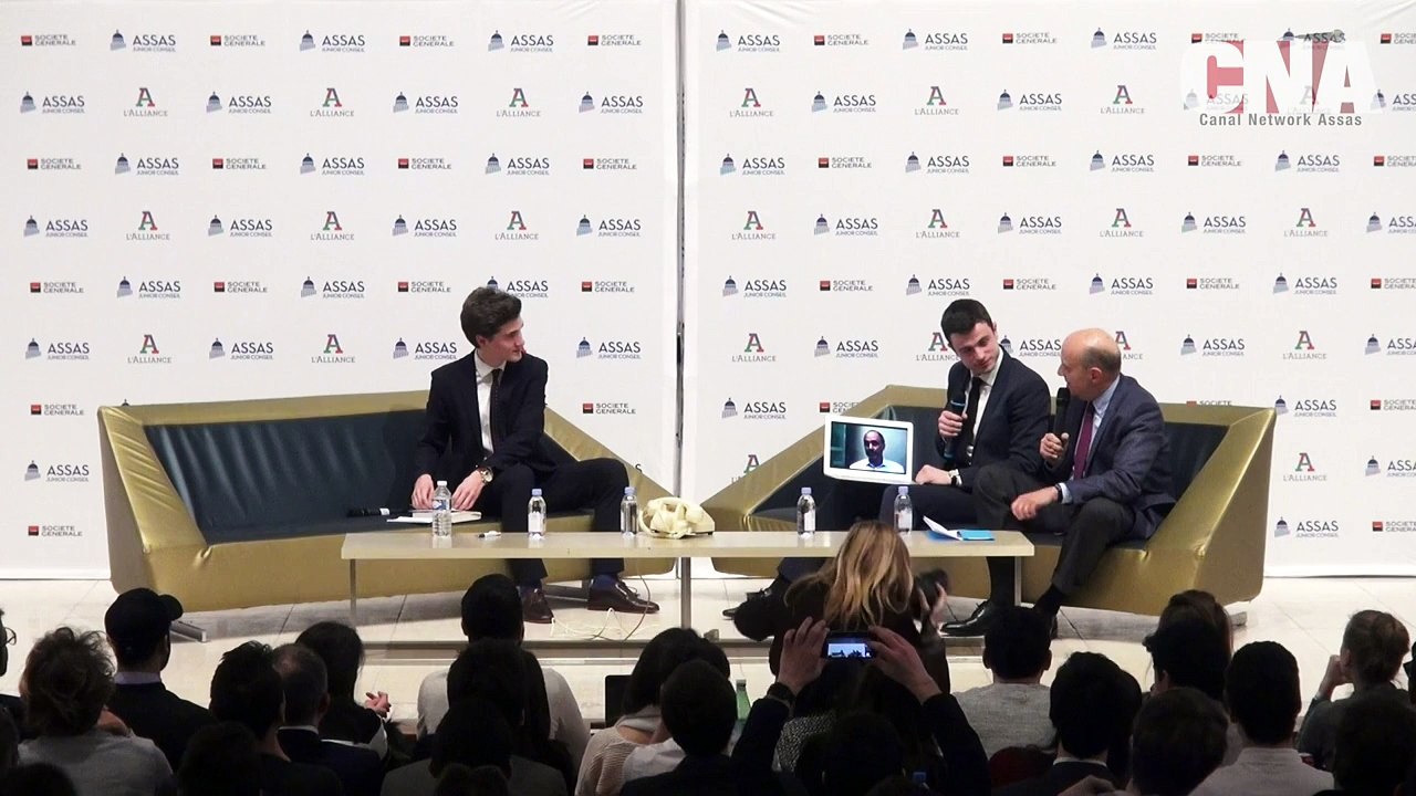 Alain Juppé fait le show devant les étudiants à l'université d'Assas