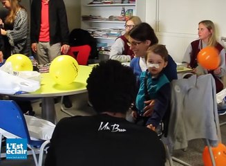 Des joueurs de l'Estac à la rencontre des enfants de l'hôpital de Troyes