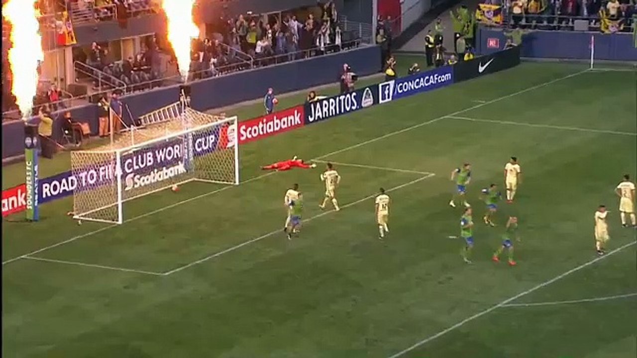 Amerikalı Futbolcudan Müthiş Frikik!