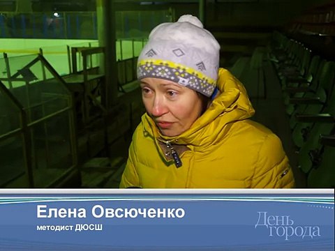 Младшие школьники сыграли в хоккей с мячом на турнире Снежинка