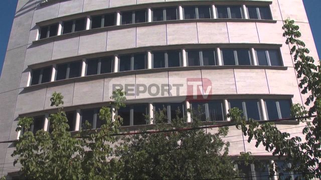 Report TV - Kapen 2 policë të Kamzës e 6 nga INUV, lejuan 80 ndërtime pa leje