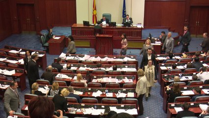 Analistët: Është prolonguar kriza, Ahmeti dëshmoi besnikërinë ndaj Gruevskit