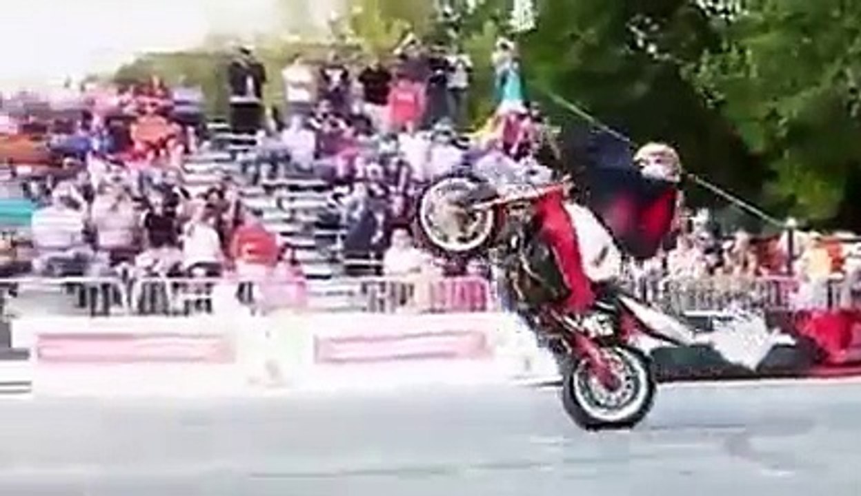 Мотоциклы фристайл байк гонщик трюки на мотоциклах акробатика мото спорт(1)