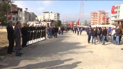 Video herunterladen: Sur'da Şehit Olan Uzman Çavuş Yetkin Erşan'ın Cenaze Namazı