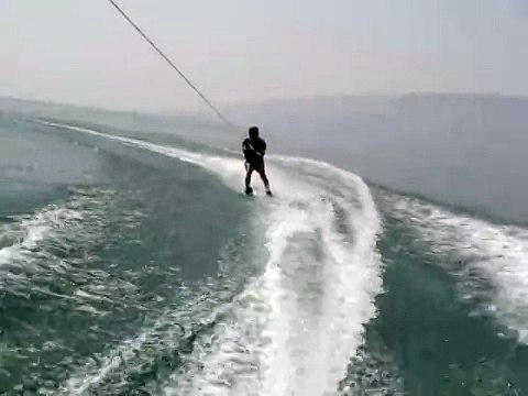 прикольный видос чувак на водных лыжах