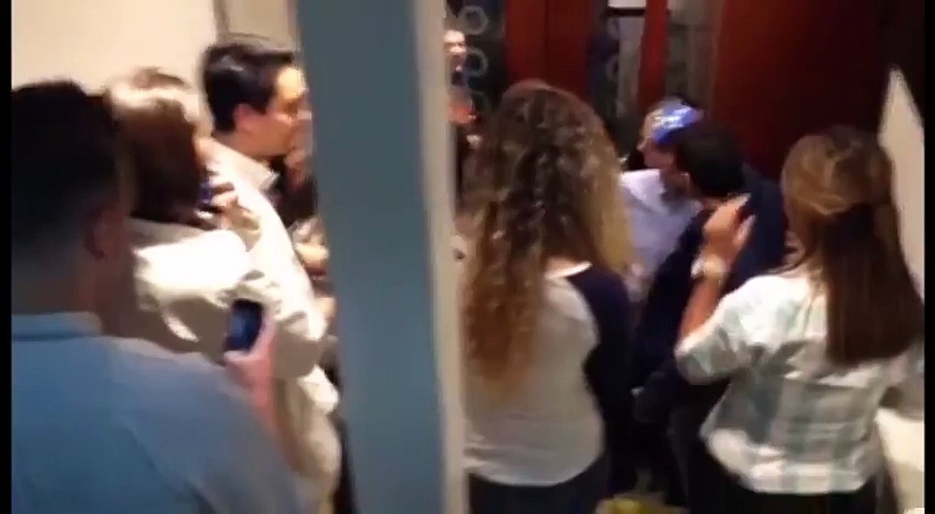 Así recibieron a Capriles en la sede de Globovisión