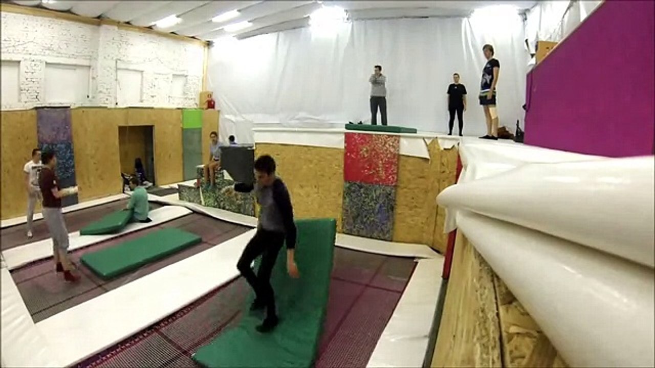 Прыжки на батуте в Eagle TSC - Батутный комплекс - Москва