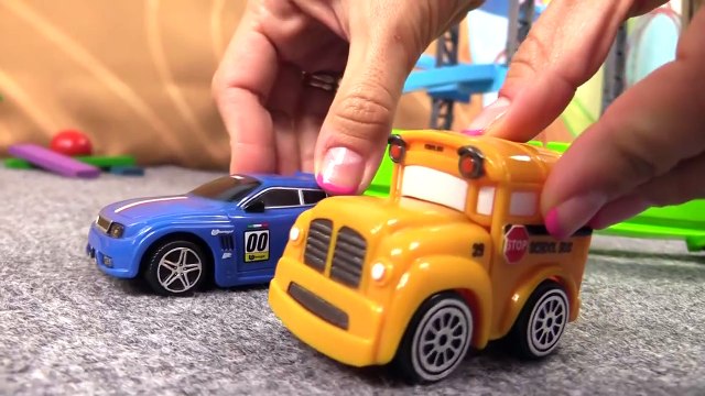 Капуки Кануки. Мультфильм конструктор. Автобус Бас и машинка Спиди собирают GOLF