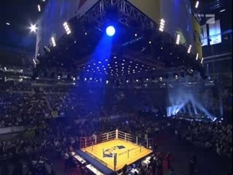 Avril_lavigne-girlfriend_(live_mcfit_fight_night_30-03-07)-x