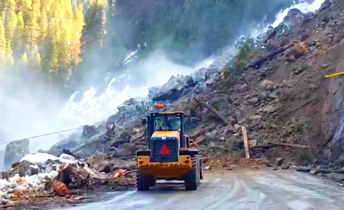 Chaotic Landslide Caught On Cam