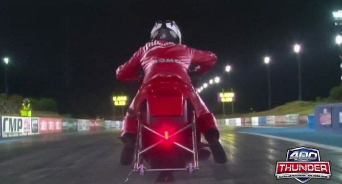 Une course de dragsters vraiment originale