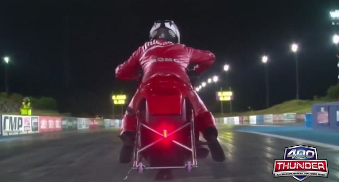 Une course de dragsters vraiment originale