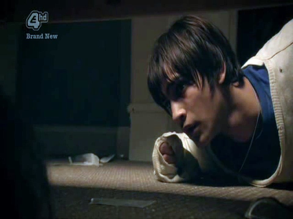 Skins 4x05 - Freddie and Effy under the bed scene