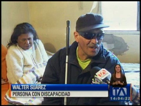 Pareja con problemas para movilizarse recibió dos sillas de ruedas