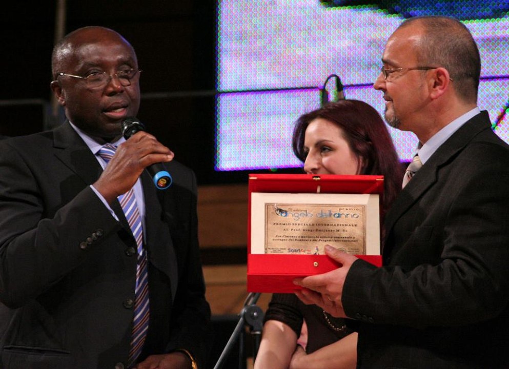 ANGEL OF THE YEAR SPECIAL INTERNATIONAL AWARD TO DRAGI ZMIJANAC Angelo dellAnno