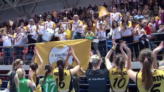 Vakıfbank'tan 'Damat Halayı'