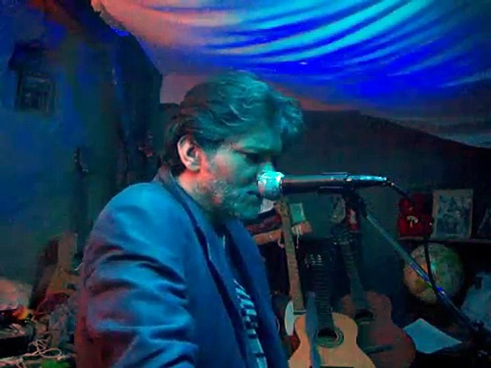 Thierry Chante L'amour me fusille Johnny Hallyday