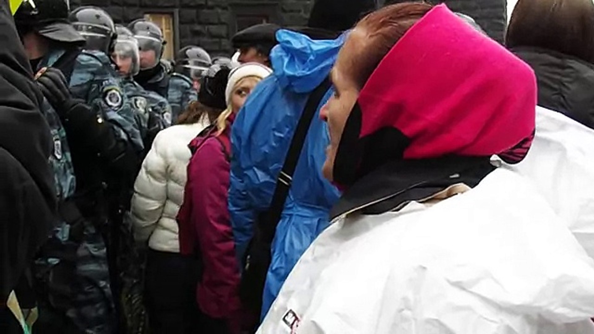 Бабушка тролить беркут Євромайдан Україна