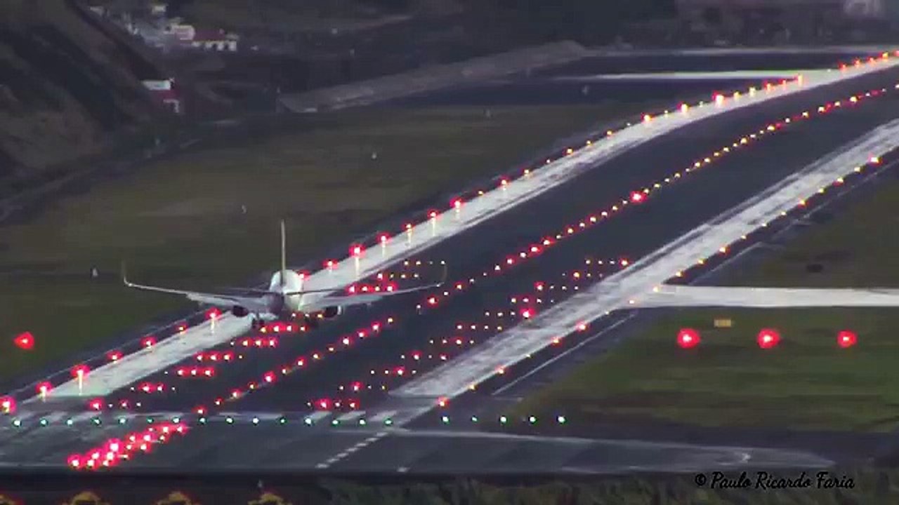 Strong Gusts  Landing difficulties, Go-Arounds!! (720p Full HD)