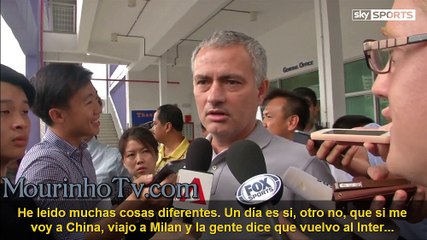 Mourinho visitó la escuela Northlight y confirmó que su futuro sigue en el aire