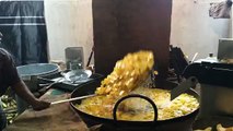 Indian Street Food - Man Vs Machine - Masters in Chips Making - Nendran Chips