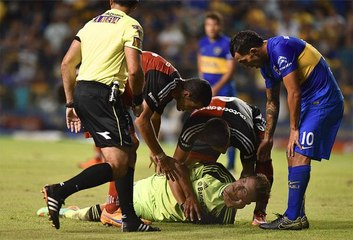 Carlos Tevez breaks goalkeeper's jaw with flying knee