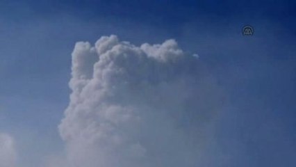 Endonezya'daki Sinabung Yanardağı