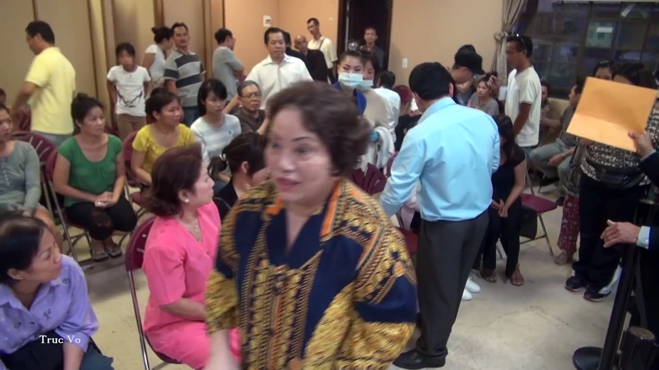 Lương Y Võ Hoàng Yên (trị bệnh bướu cổ) tại Chùa Việt Nam, Houston,Texas, USA .