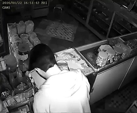 فیصل آباد میں ڈکیتی کی سی سی ٹی وی وڈیو