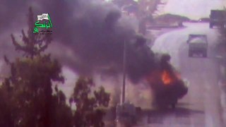 حلب: احتراق سيارة ذخيرة لقوات الأسد على اوتوستراد الراموسة إثر استهدافها بالرشاشات من قبل
