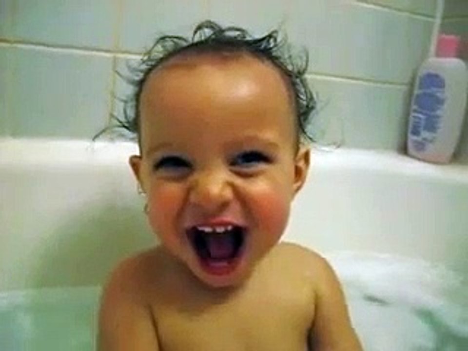 HILARIOUS BABY BATH video Dailymotion