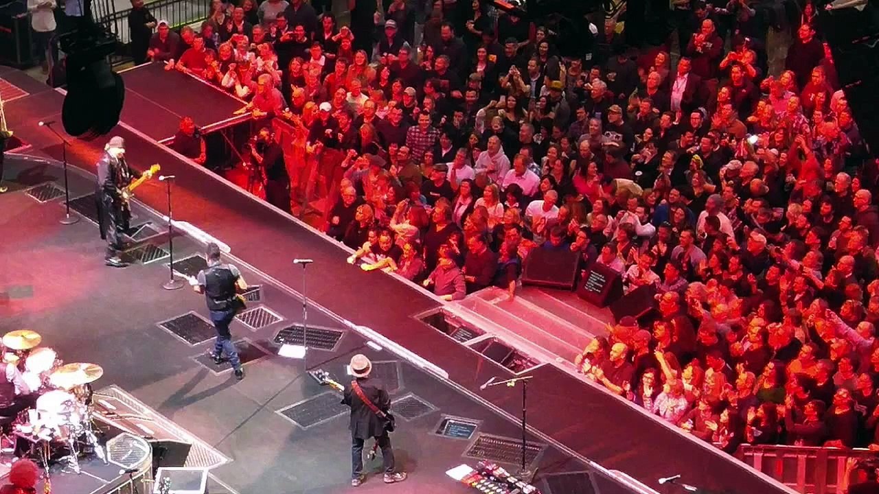 BRUCE Shouts Out Pittsburgh In Cleveland