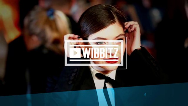 Lorde Gets Emotional When Paying Tribute to the Late David Bowie at 2016 Brit Awards