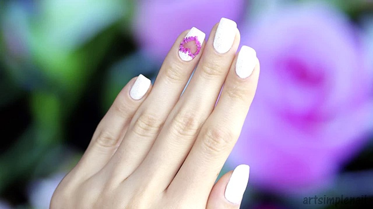 Красивый дизайн ногтей - Прозрачный Маникюр Сердце из сухотцветов - Sheer Heart Nail Art