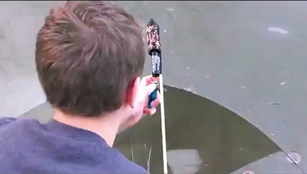 Donmuş Gölün İçinde Havai Fişek Patlatılınca Bakın Ne Oldu?