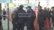 Report TV - Bulevardi Tiranës/ Banorët përplasen me policinë, nis shembja e banesave