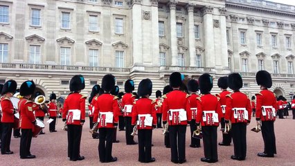 Game of Thrones theme song played by the Queens guards