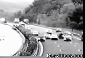 Amazing Real Footage of Pile Up Car Crash on Highway!