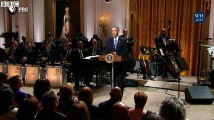 Obama chante en hommage à Ray Charles