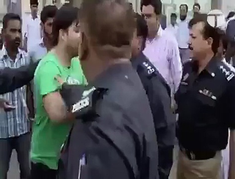 #FixIt campaigner Alamgir arrested in Karachi