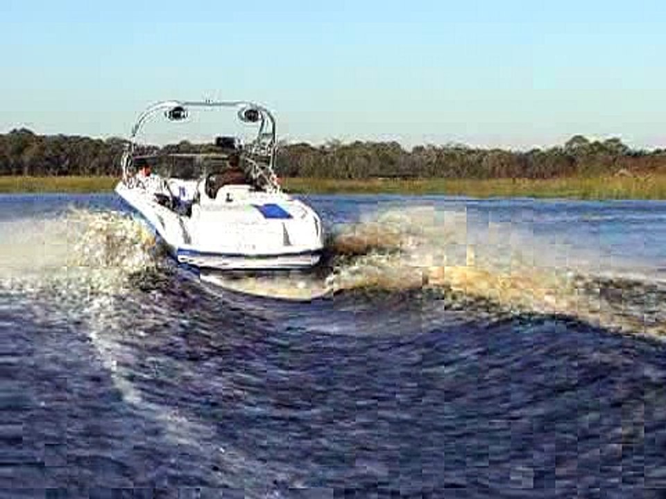 Crossover Nautique 211 Wakes